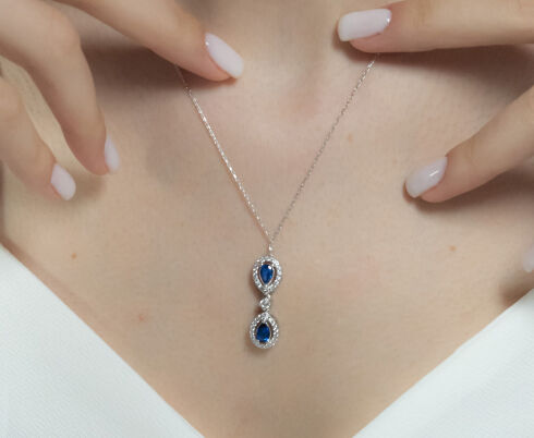 蓝宝石（人造）项链