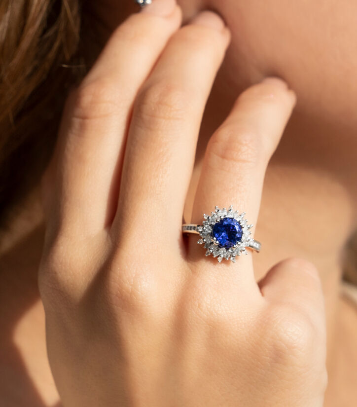 蓝宝石（人造）戒指